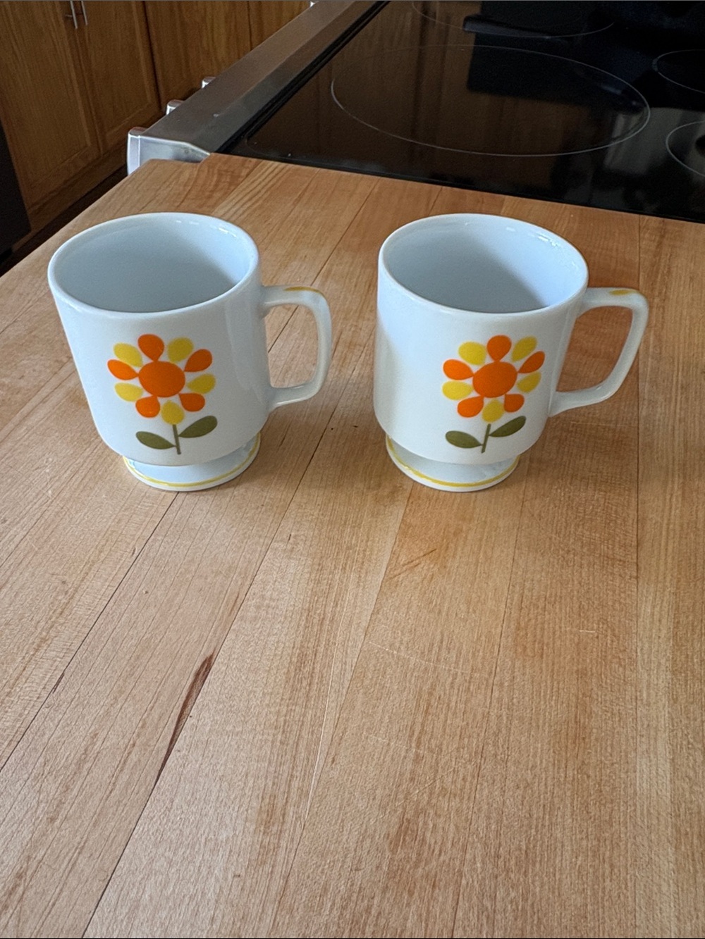 Classic Japanese MCM pedestal mugs brilliant condition